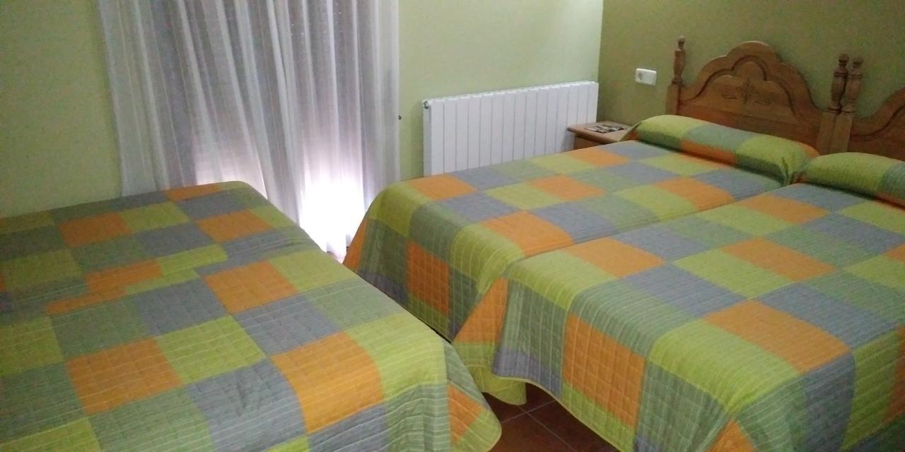 Hostal La Vega Peralejos ภายนอก รูปภาพ