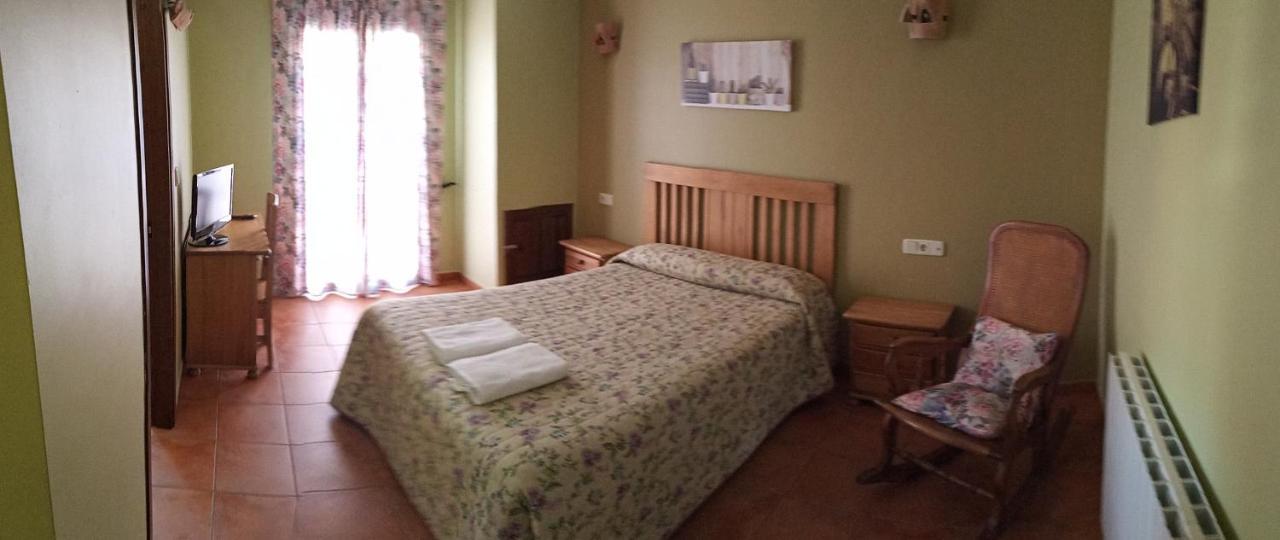 Hostal La Vega Peralejos ภายนอก รูปภาพ